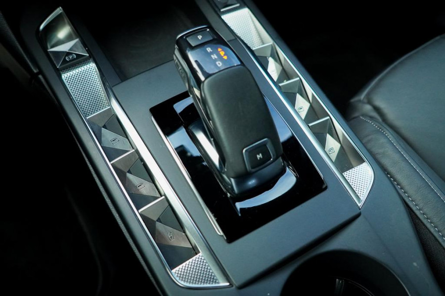 DS DS 3 Crossback 1.2 PureTech Grand Chic / Opera / Aut / Adaptive Cruise / Carplay / Leder DS DS 3 Crossback 1.2 PureTech Grand Chic / Opera / Aut / Adaptive Cruise / Carplay / Leder