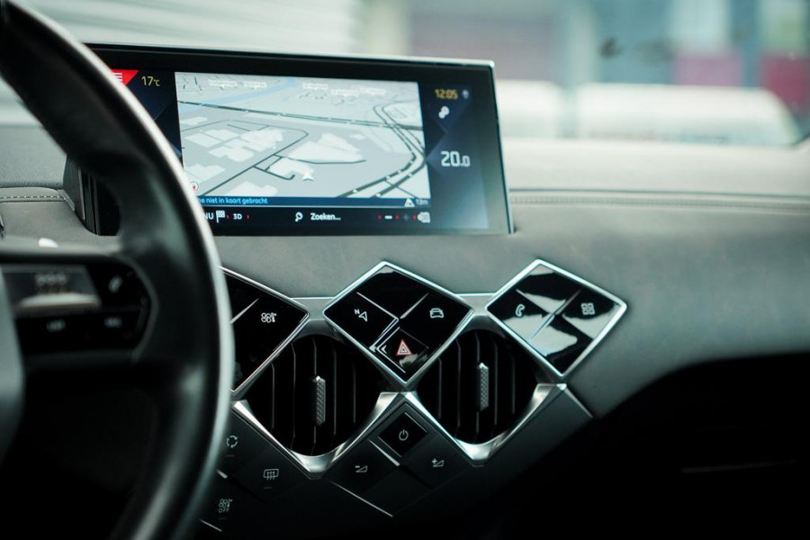 DS DS 3 Crossback 1.2 PureTech Grand Chic / Opera / Aut / Adaptive Cruise / Carplay / Leder DS DS 3 Crossback 1.2 PureTech Grand Chic / Opera / Aut / Adaptive Cruise / Carplay / Leder