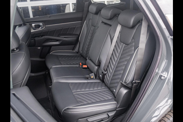 Kia Sorento 1.6 T-GDi Plug-in Hybrid 4WD ExecutiveLine 7p. | Uit voorraad leverbaar | Full Option | Steel Grey Kia Sorento 1.6 T-GDi Plug-in Hybrid 4WD ExecutiveLine 7p. | Uit voorraad leverbaar | Full Option | Steel Grey