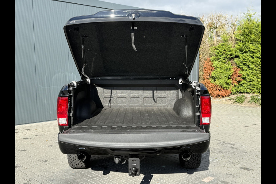 Dodge Ram 1500 5.7 V8 CLASSIC NIGHT 4x4 / LEDER / BPM VRIJ / 1e EIG. / CAMERA / 6-PERS / NAVI / 3.5T TREKHAAK