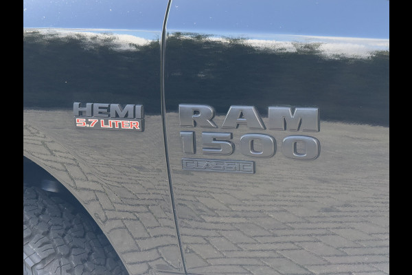 Dodge Ram 1500 5.7 V8 CLASSIC NIGHT 4x4 / LEDER / BPM VRIJ / 1e EIG. / CAMERA / 6-PERS / NAVI / 3.5T TREKHAAK