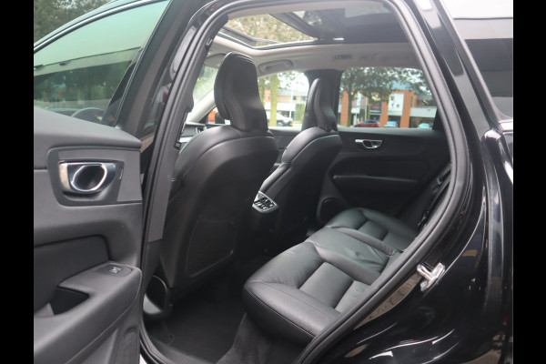 Volvo XC60 2.0 B5 Momentum Exclusive / Panoramadak