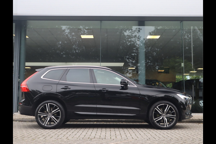 Volvo XC60 2.0 B5 Momentum Exclusive / Panoramadak