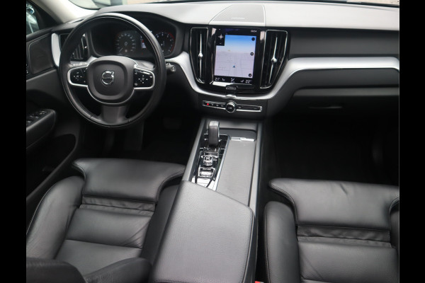Volvo XC60 2.0 B5 Momentum Exclusive / Panoramadak