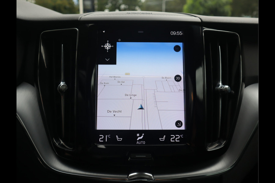 Volvo XC60 2.0 B5 Momentum Exclusive / Panoramadak