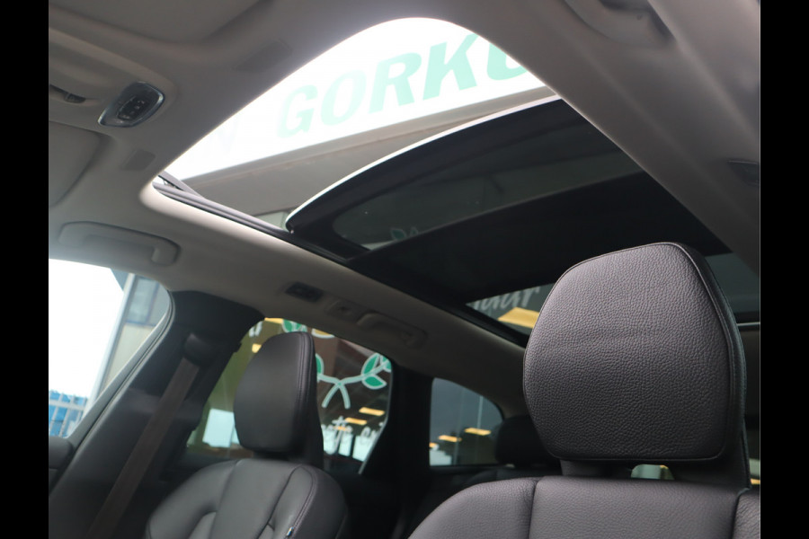 Volvo XC60 2.0 B5 Momentum Exclusive / Panoramadak
