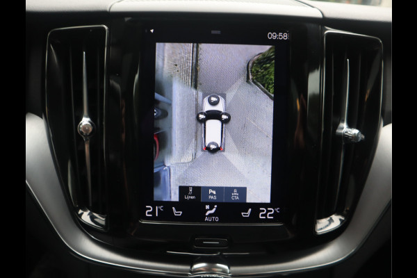 Volvo XC60 2.0 B5 Momentum Exclusive / Panoramadak