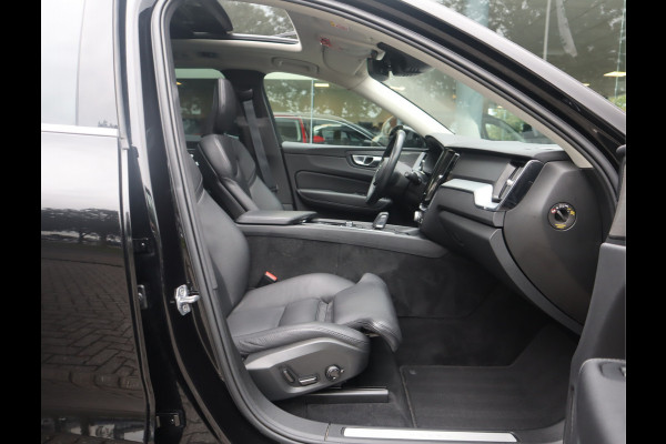 Volvo XC60 2.0 B5 Momentum Exclusive / Panoramadak