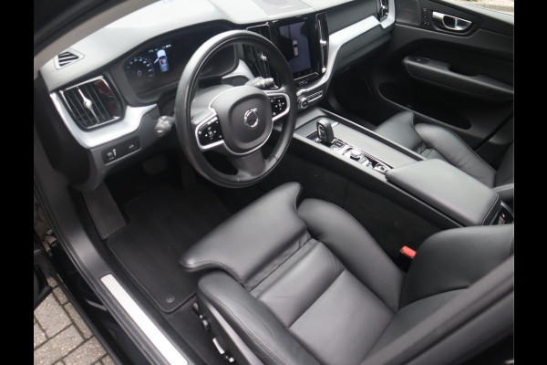 Volvo XC60 2.0 B5 Momentum Exclusive / Panoramadak