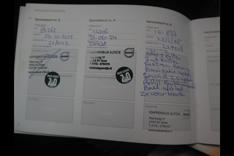Volvo XC60 2.0 B5 Momentum Exclusive / Panoramadak