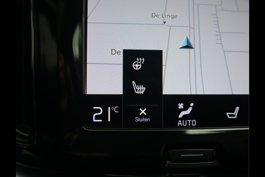 Volvo XC60 2.0 B5 Momentum Exclusive / Panoramadak
