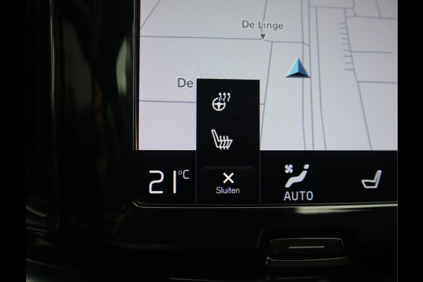 Volvo XC60 2.0 B5 Momentum Exclusive / Panoramadak