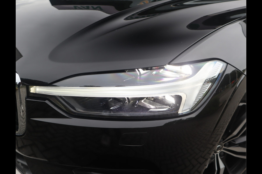 Volvo XC60 2.0 B5 Momentum Exclusive / Panoramadak