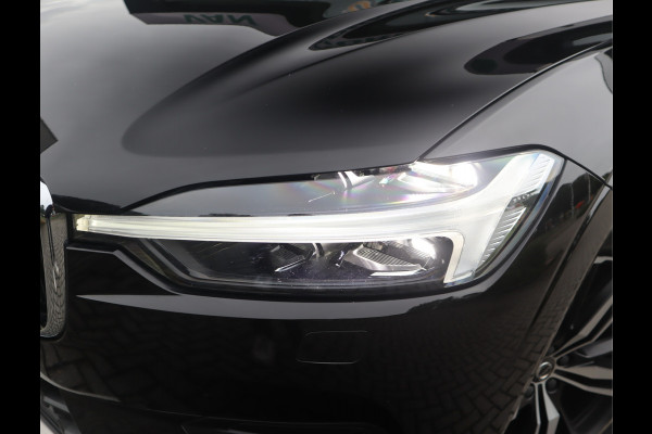 Volvo XC60 2.0 B5 Momentum Exclusive / Panoramadak