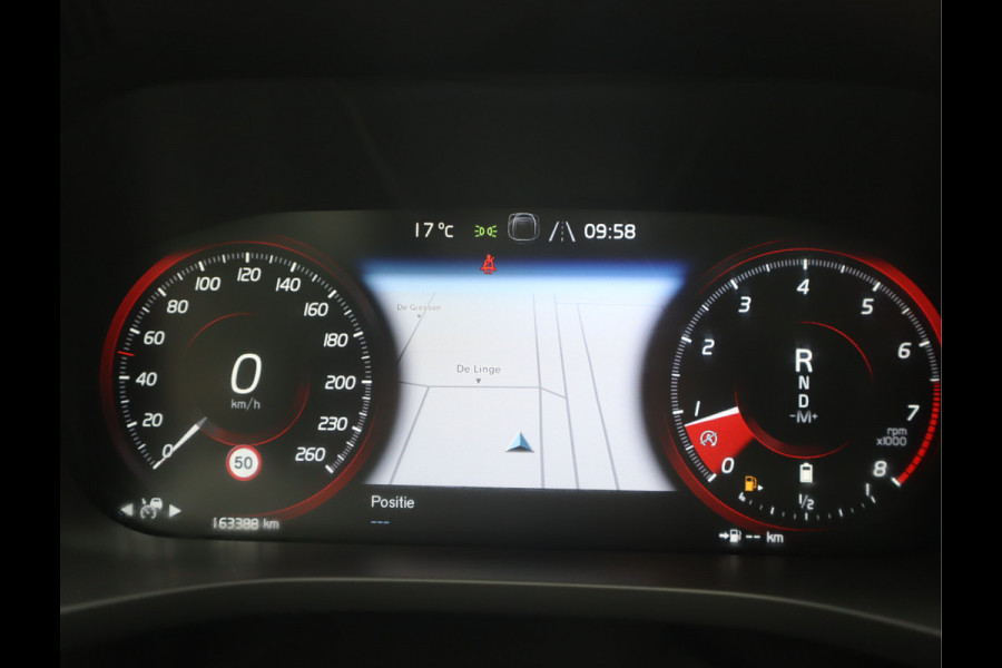 Volvo XC60 2.0 B5 Momentum Exclusive / Panoramadak