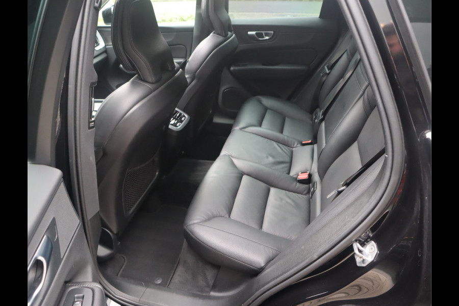 Volvo XC60 2.0 B5 Momentum Exclusive / Panoramadak