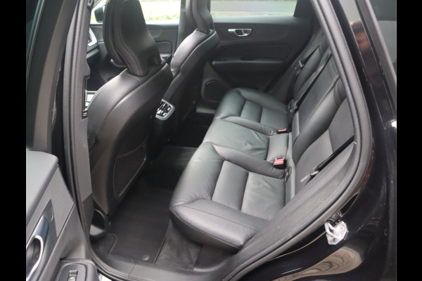 Volvo XC60 2.0 B5 Momentum Exclusive / Panoramadak
