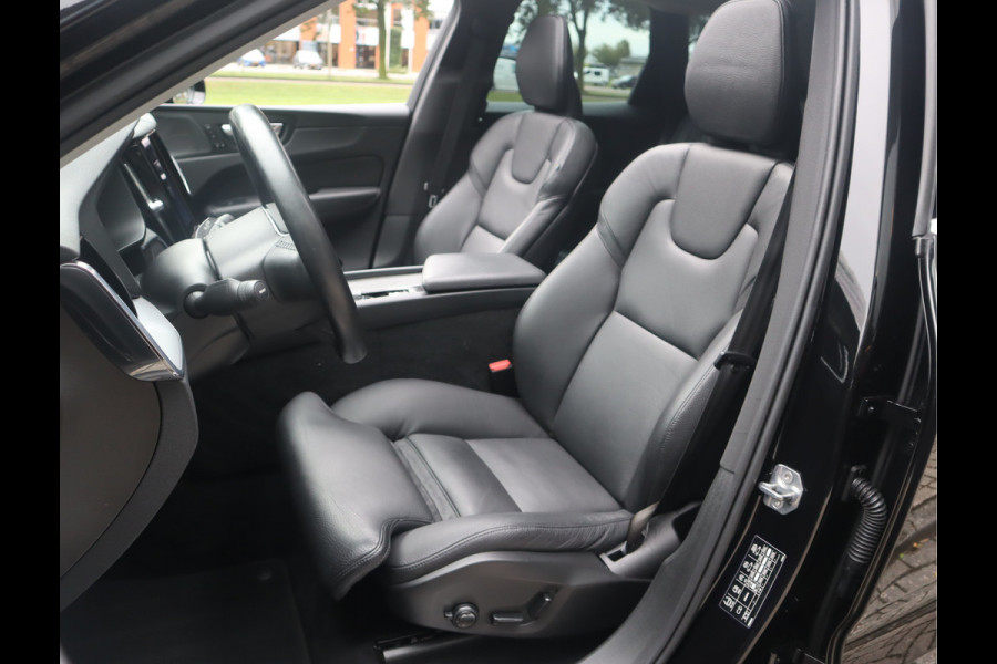 Volvo XC60 2.0 B5 Momentum Exclusive / Panoramadak