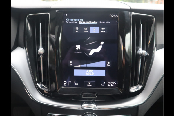 Volvo XC60 2.0 B5 Momentum Exclusive / Panoramadak