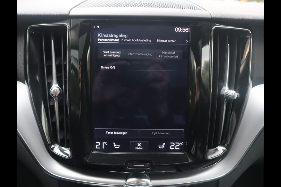 Volvo XC60 2.0 B5 Momentum Exclusive / Panoramadak