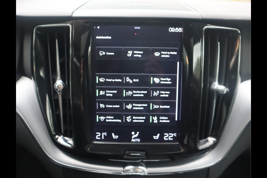 Volvo XC60 2.0 B5 Momentum Exclusive / Panoramadak
