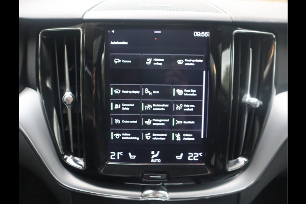Volvo XC60 2.0 B5 Momentum Exclusive / Panoramadak