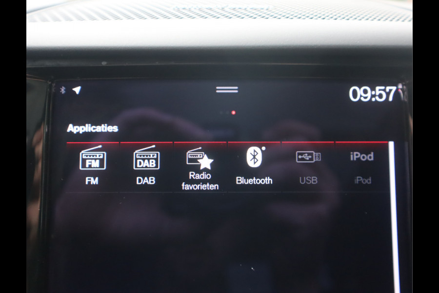 Volvo XC60 2.0 B5 Momentum Exclusive / Panoramadak
