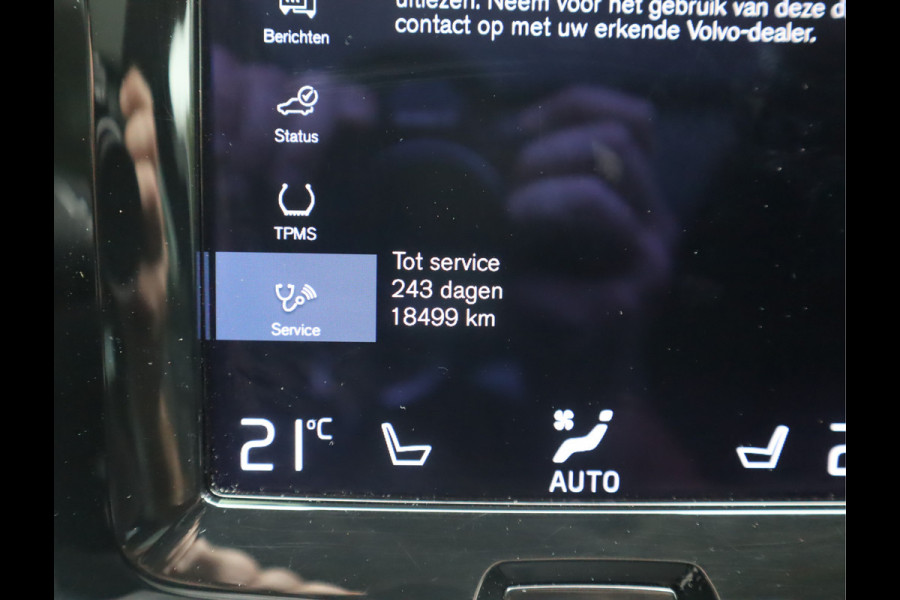 Volvo XC60 2.0 B5 Momentum Exclusive / Panoramadak