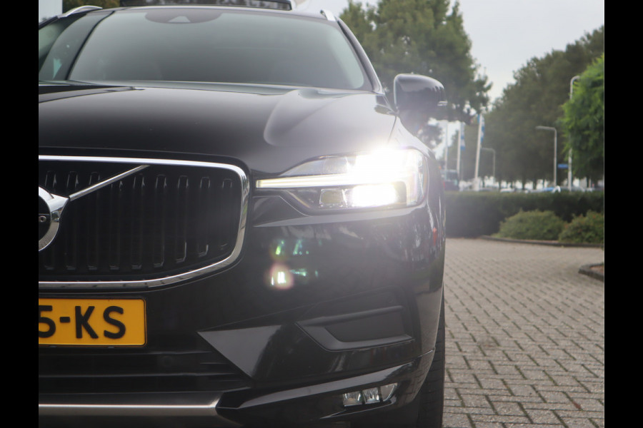 Volvo XC60 2.0 B5 Momentum Exclusive / Panoramadak