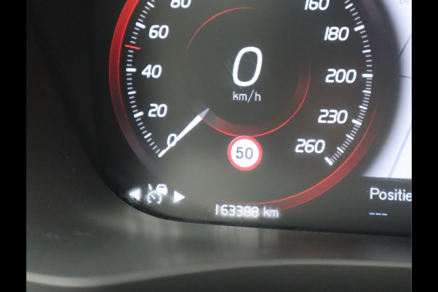 Volvo XC60 2.0 B5 Momentum Exclusive / Panoramadak