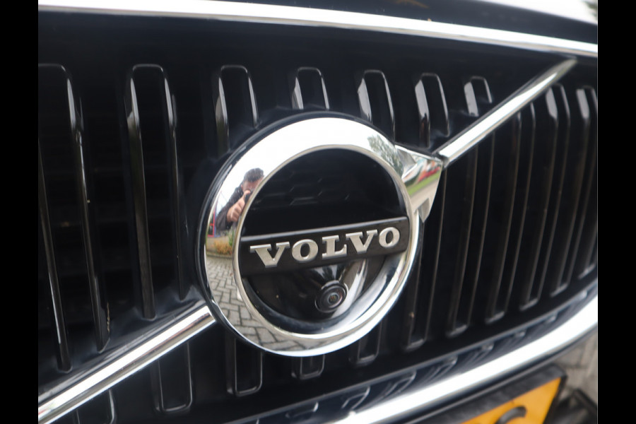 Volvo XC60 2.0 B5 Momentum Exclusive / Panoramadak