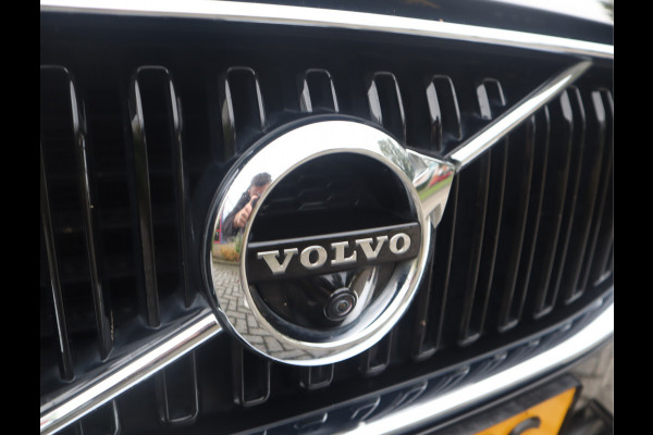 Volvo XC60 2.0 B5 Momentum Exclusive / Panoramadak