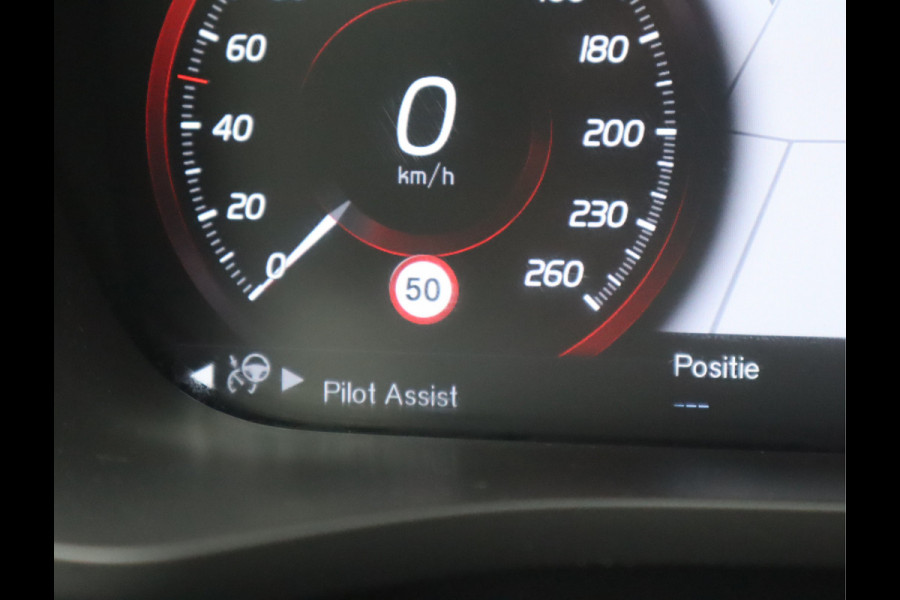 Volvo XC60 2.0 B5 Momentum Exclusive / Panoramadak