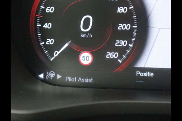 Volvo XC60 2.0 B5 Momentum Exclusive / Panoramadak