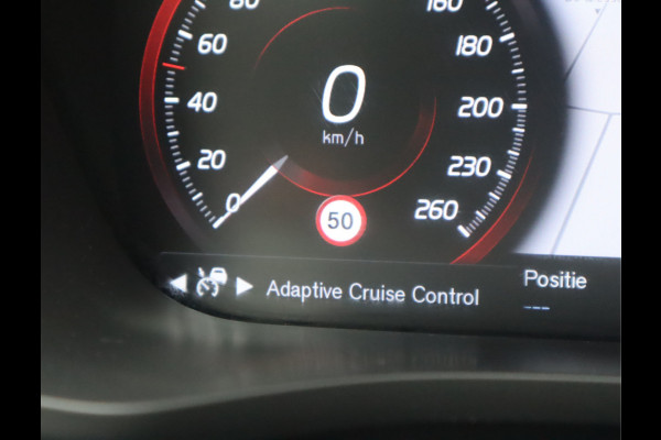 Volvo XC60 2.0 B5 Momentum Exclusive / Panoramadak