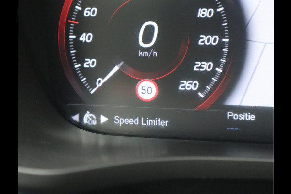 Volvo XC60 2.0 B5 Momentum Exclusive / Panoramadak