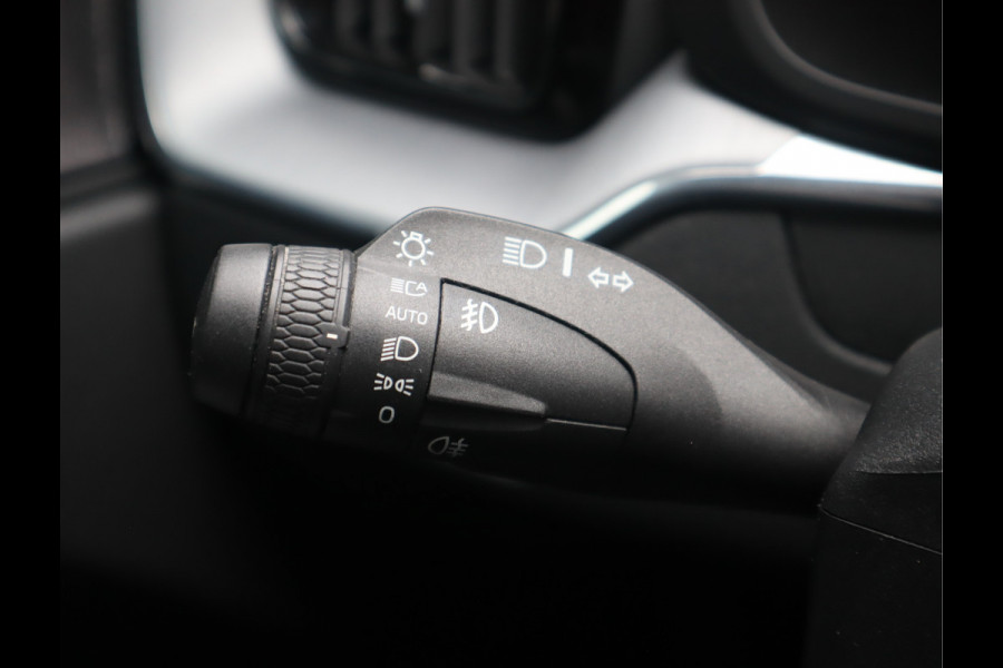 Volvo XC60 2.0 B5 Momentum Exclusive / Panoramadak
