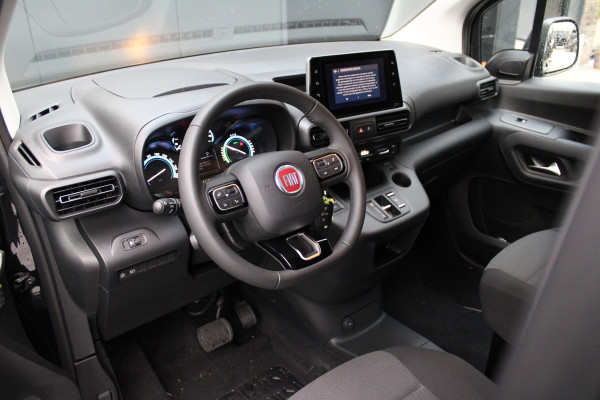 Fiat E-Doblò 136 L1 50 kWh 136pk - Carplay - Auto Klimaat - Navi - Lane Assist - PDC - Rijklaar Fiat E-Doblò 136 L1 50 kWh 136pk - Carplay - Auto Klimaat - Navi - Lane Assist - PDC - Rijklaar