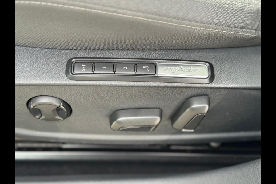 Volkswagen Golf 1.5 TSI Highline | Pano | Memory | IQ lights | Stoel-/Stuurverwarming | PDC
