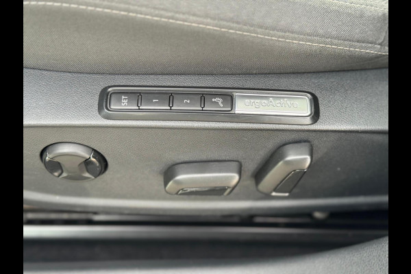 Volkswagen Golf 1.5 TSI Highline | Pano | Memory | IQ lights | Stoel-/Stuurverwarming | PDC