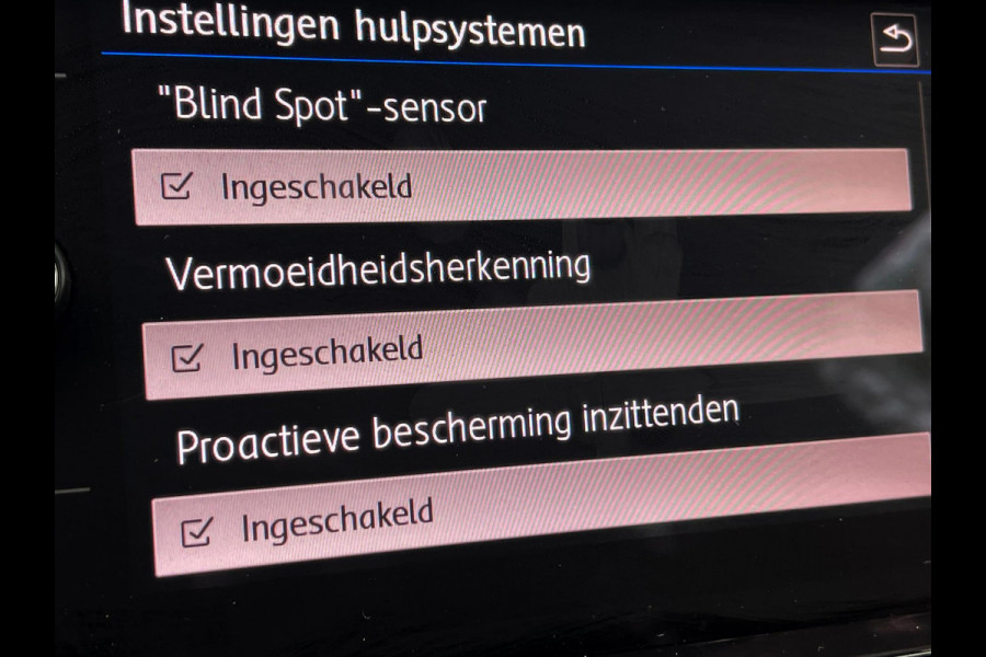 Volkswagen T-Cross 1.0 TSI Style High-Line_ 110PK_Carplay_Camera_ACC_F1 Flippers