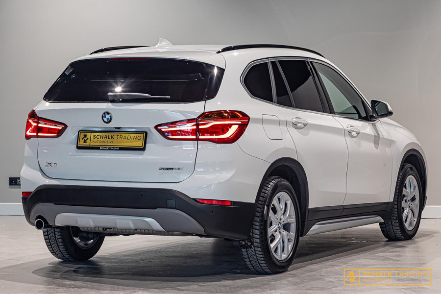 BMW X1 SDrive18i High Executive|Cam|StoelV|Dealer ond|Clima
