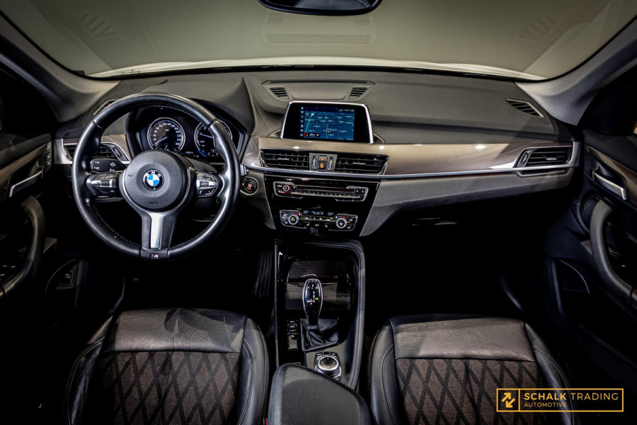 BMW X1 SDrive18i High Executive|Cam|StoelV|Dealer ond|Clima