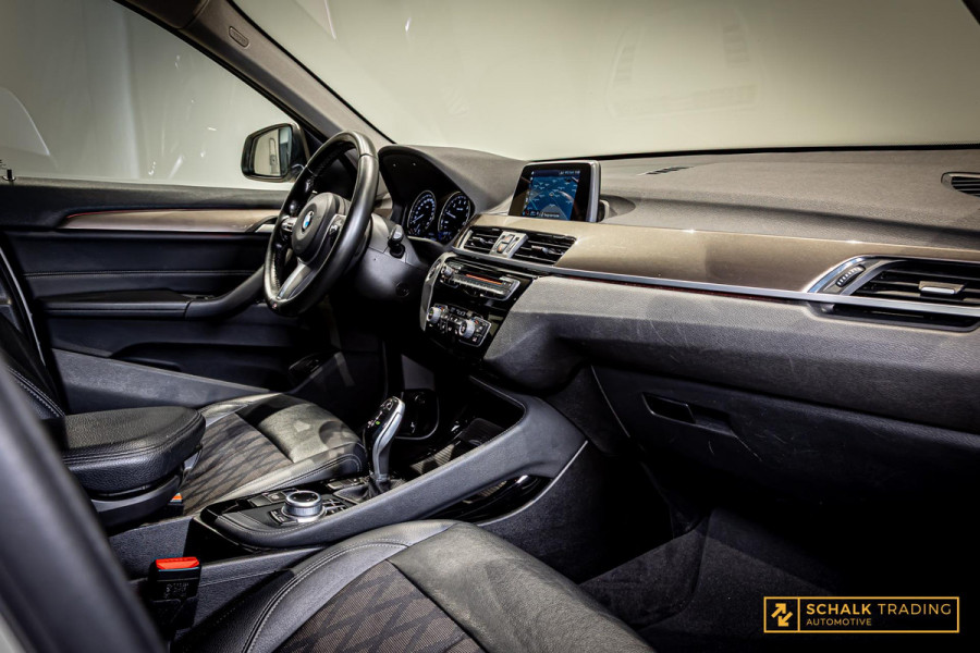 BMW X1 SDrive18i High Executive|Cam|StoelV|Dealer ond|Clima