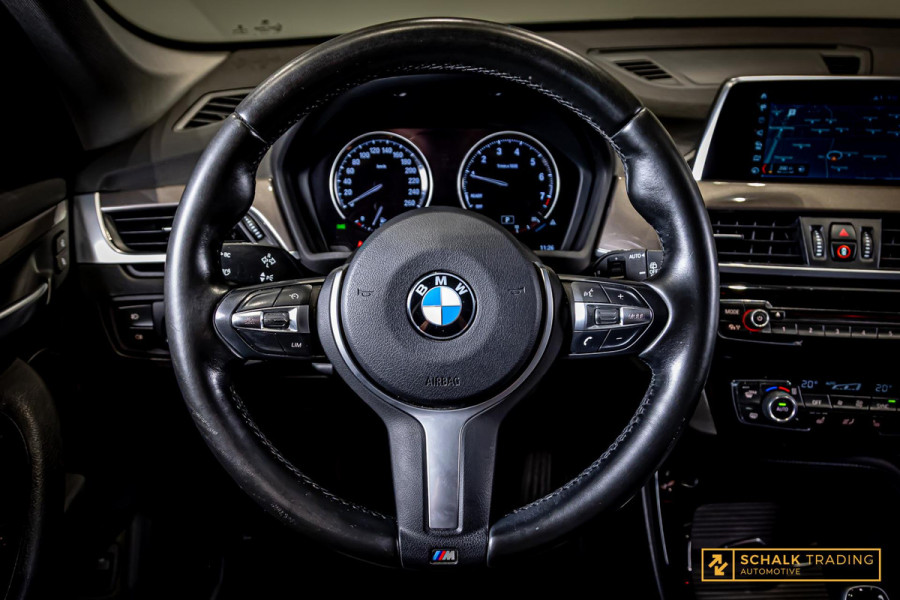 BMW X1 SDrive18i High Executive|Cam|StoelV|Dealer ond|Clima