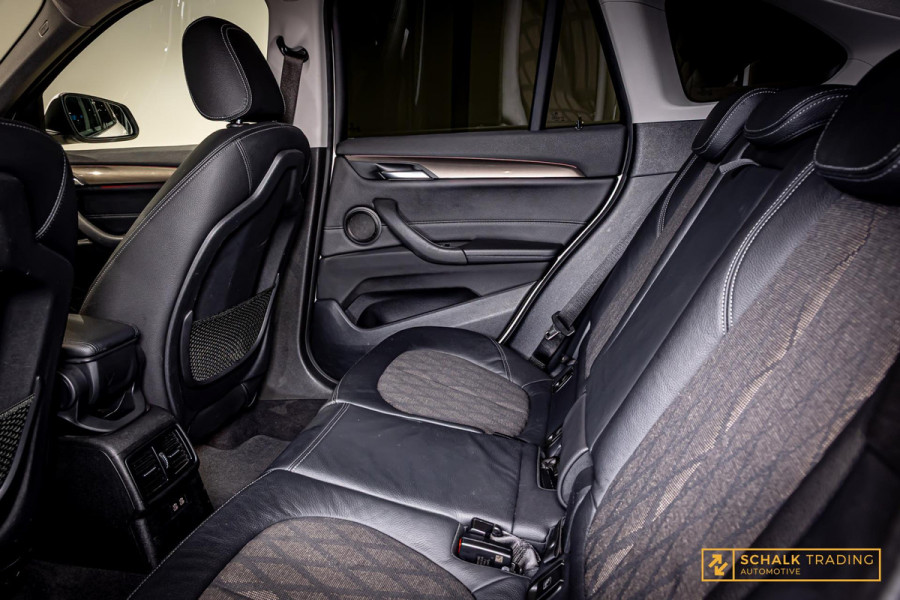 BMW X1 SDrive18i High Executive|Cam|StoelV|Dealer ond|Clima