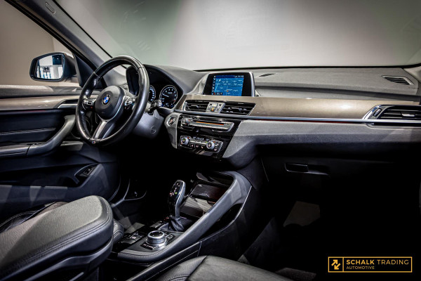 BMW X1 SDrive18i High Executive|Cam|StoelV|Dealer ond|Clima