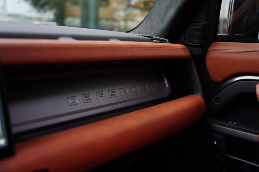 Land Rover Defender 110 P 635 V 8 Octa One of One Lamborghini Leather