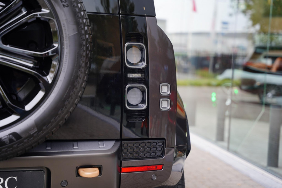 Land Rover Defender 110 P 635 V 8 Octa One of One Lamborghini Leather