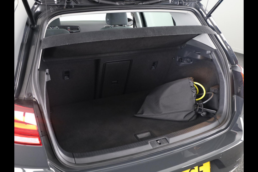 Volkswagen e-Golf E-DITION 136PK | Automaat | Navigatie | Cruise control | Parkeersensoren